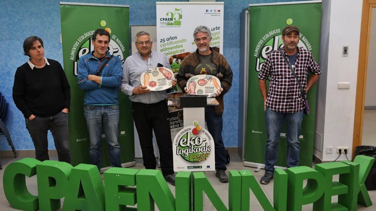 Mirian Otxotorena, David Ruiz, Nino Ruiz, Xanti Kiroga, y Fran Yoldi, durante la entrega de galardones.