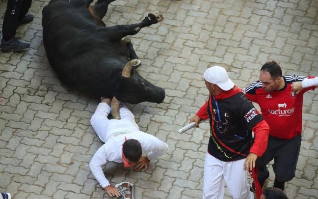 Markel Povedano se libra de milagro de los pitones de Tabarro Markel Povedano se libra de milagro de los pitones de Tabarro