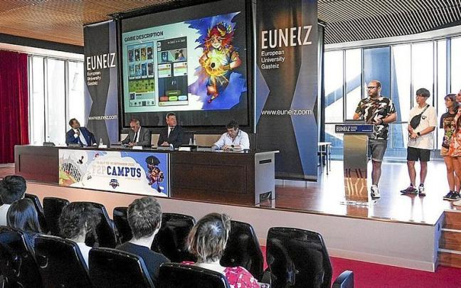 Uztailean aurkezpenean egindako artxiboko irudia.