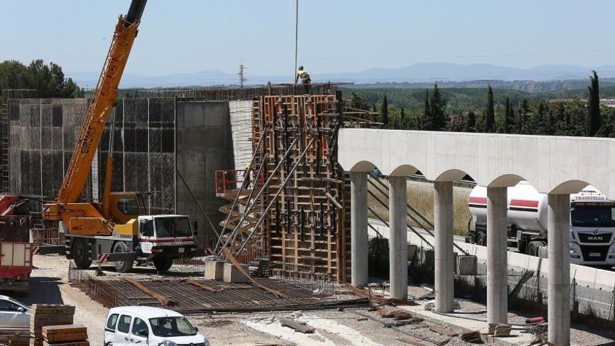 Obras del corredor navarro del Tren de Alta Velocidad (TAV), en el tramo de Peralta, Marcilla y Olite