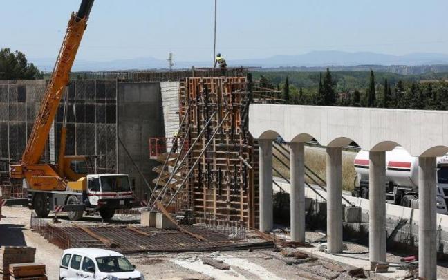 Obras del corredor navarro del Tren de Alta Velocidad (TAV), en el tramo de Peralta, Marcilla y Olite