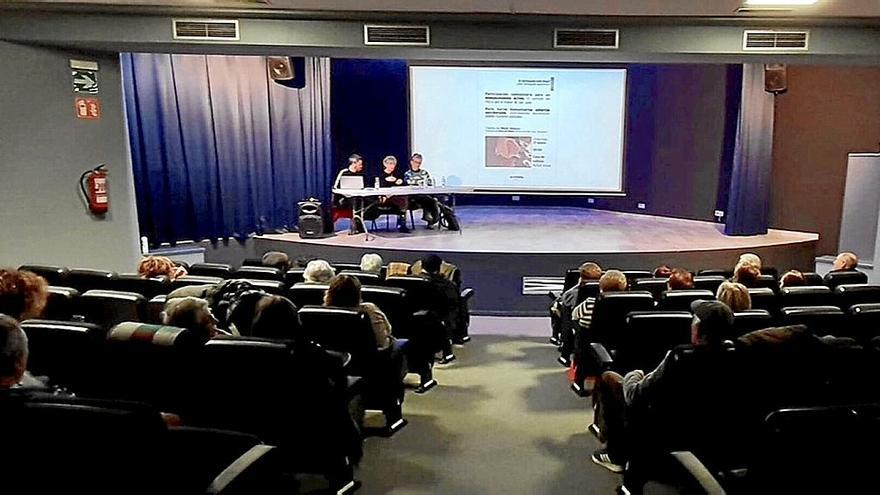 Imagen de la charla que tuvo lugar en la casa de cultura de Sartaguda.