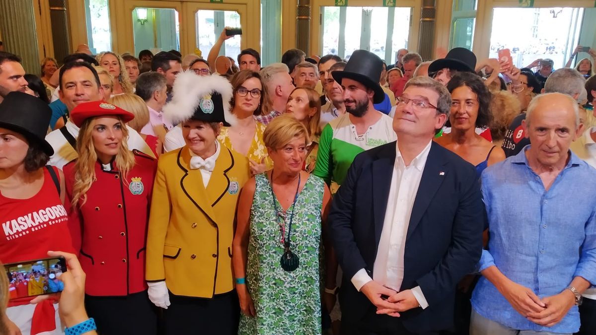 Últimos minutos antes del arranque oficial de Aste Nagusia en el Teatro Arriaga y exteriores