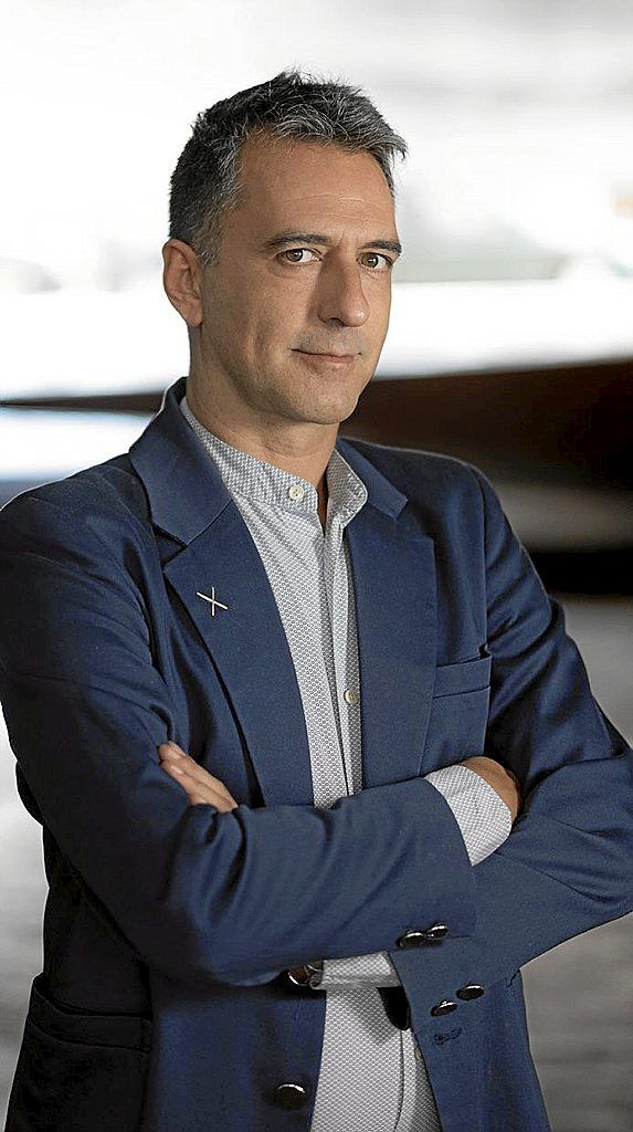 Martín está ahora haciendo teatro en Madrid.