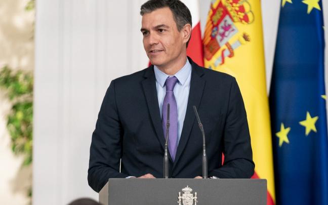 Sánchez califica de "formidables" los datos de empleo de junio. Sánchez califica de "formidables" los datos de empleo de junio.