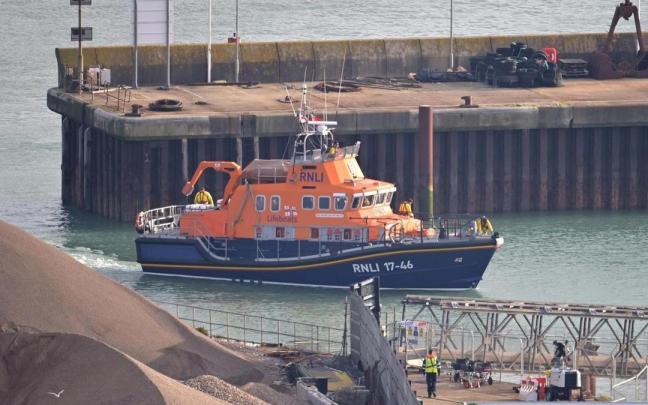 Imagen de una operación de rescate de migrantes en el Canal de la Mancha.