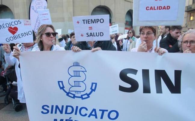 Concentración del Sindicato Médico durante la huelga de 2019. Concentración del Sindicato Médico durante la huelga de 2019.