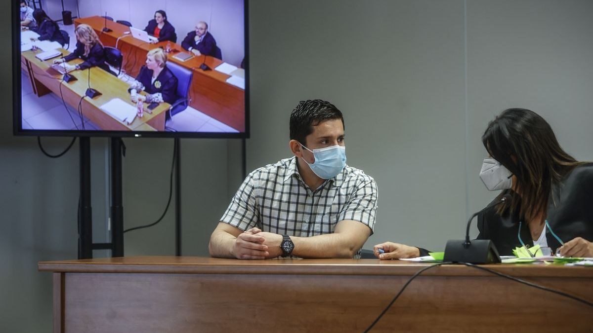 Jorge Ignacio P.J. en el banquillo durante el juicio.