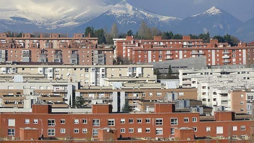 Vista de Mendillorri incluida en el calendario editado por el Ayuntamiento de Pamplona en 2014.