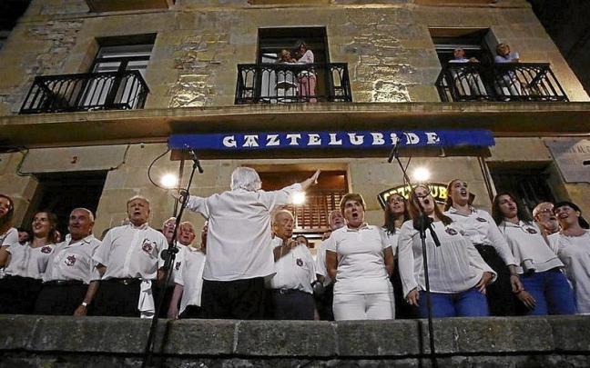 El &lsquo;Festara!&rsquo; hace vibrar la medianoche donostiarra