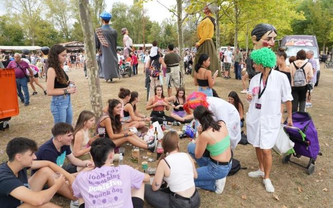 Gran ambiente en Olarizu por la tarde hasta el chaparr&oacute;n de las siete y media
