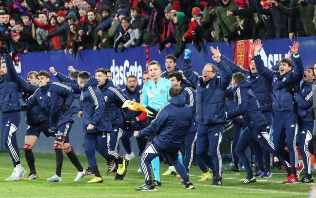 El banquillo de Osasuna celebra la victoria. El banquillo de Osasuna celebra la victoria.