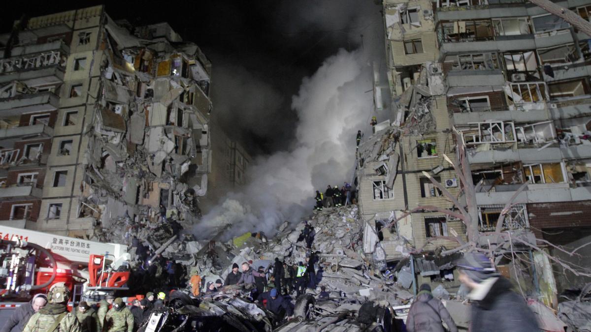 Imagen del ataque ruso a un edificio residencial en Dnipro registrado esta misma semana.