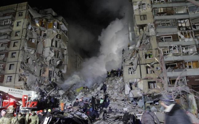 Imagen del ataque ruso a un edificio residencial en Dnipro registrado esta misma semana.