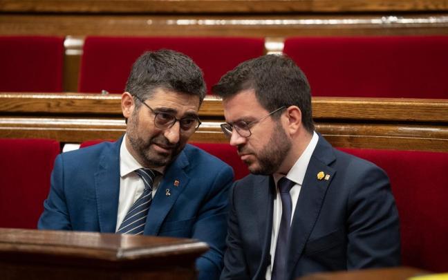 Puigneró y Aragonès en el Parlament catalán. Puigneró y Aragonès en el Parlament catalán.