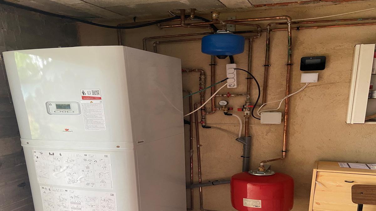 Instalación interior aerotermia Saunier Pack Gania Set Max 70 kw