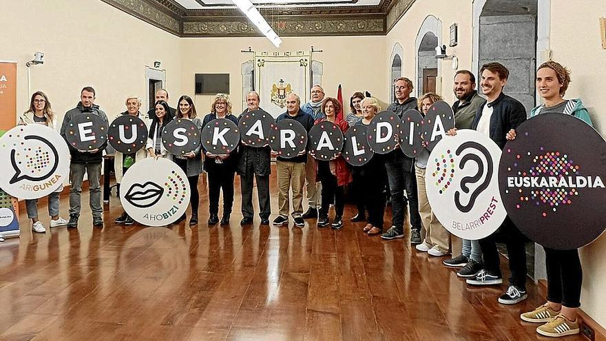 El Pleno de Elgoibar aprobó el miércoles la adhesión del Ayuntamiento al Euskaraldia. | FOTO: N.G.