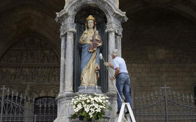 Hornacina de la Virgen Blanca.