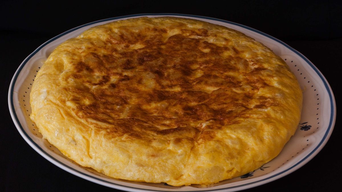 Una tortilla de patata mal cuajada puede provocar una intoxicación alimentaria