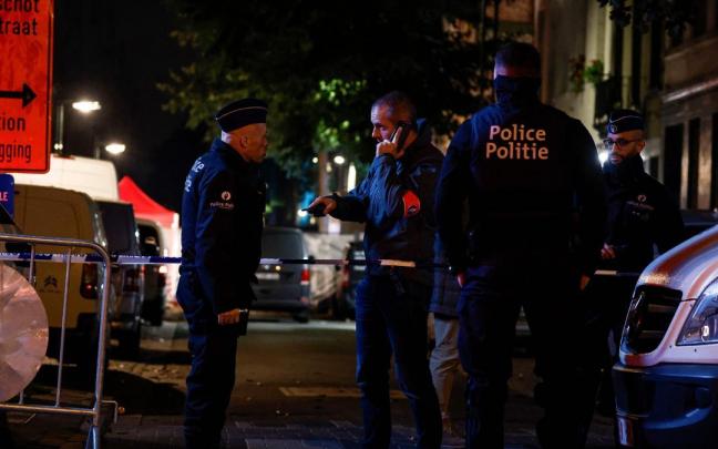 Agentes de polic&iacute;a en el lugar del ataque