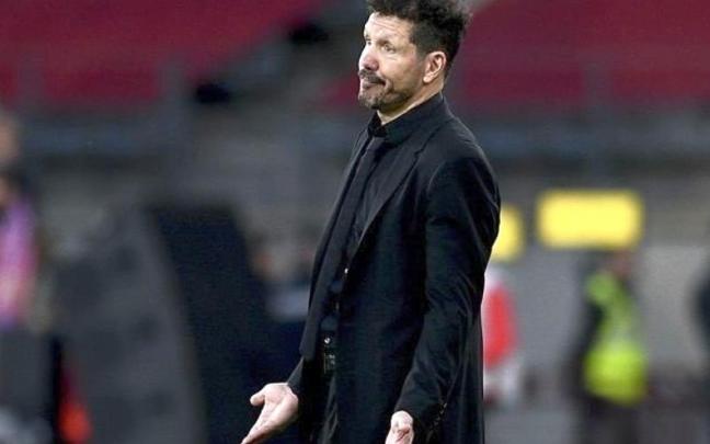 Simeone, en el partido contra el Almería Simeone, en el partido contra el Almería