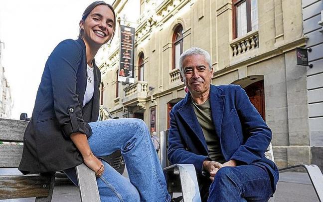 Irene Zarrabeitia y Jokin Oregi, ayer en la calle San Prudencio. | FOTO: JORGE MU&Ntilde;OZ