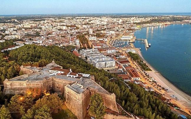 Setúbal y su playa, en una vista aérea.