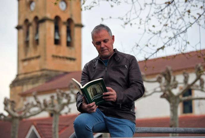 Joseba Zarraga, natural de Barrika, presentará próximamente su libro sobre el municipio.