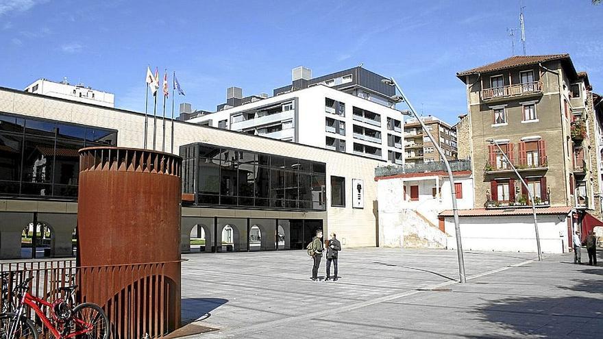 Edificio de la casa consistorial, en la plaza Okendo.