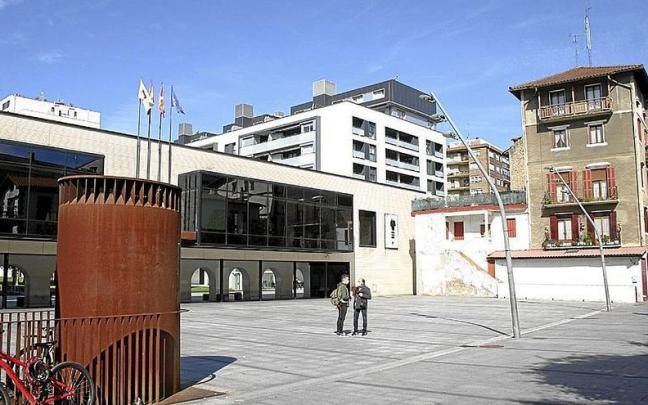 Edificio de la casa consistorial, en la plaza Okendo.