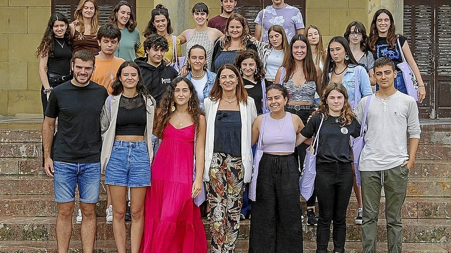 Los jóvenes ganadores del concurso, ayer en Donostia | . FOTO: N.G.