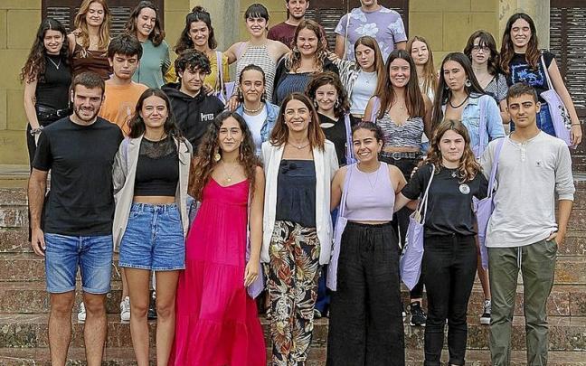Los jóvenes ganadores del concurso, ayer en Donostia | . FOTO: N.G.