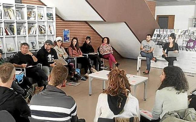 Uno de los foros de debate que organizaron por la ma&ntilde;ana.