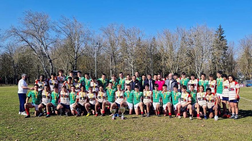 Los equipos sub-16 y sub-18 de la Comunidad Autónoma Vasca, en Gamarra.