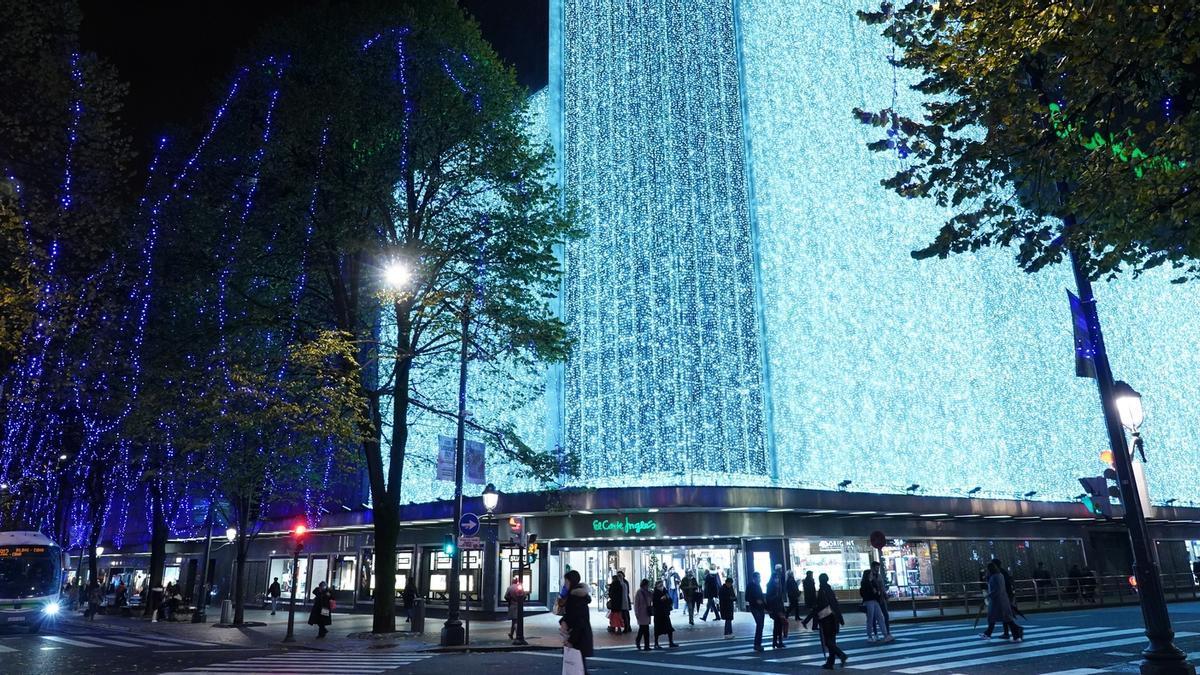 El Corte Inglés tomará una decisión corporativa en breve sobre su iluminación festiva.