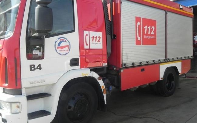 Los bomberos tuvieron que liberar a uno de los heridos.