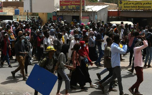 Protestas en Jartum, la capital de Somalia. Protestas en Jartum, la capital de Somalia.
