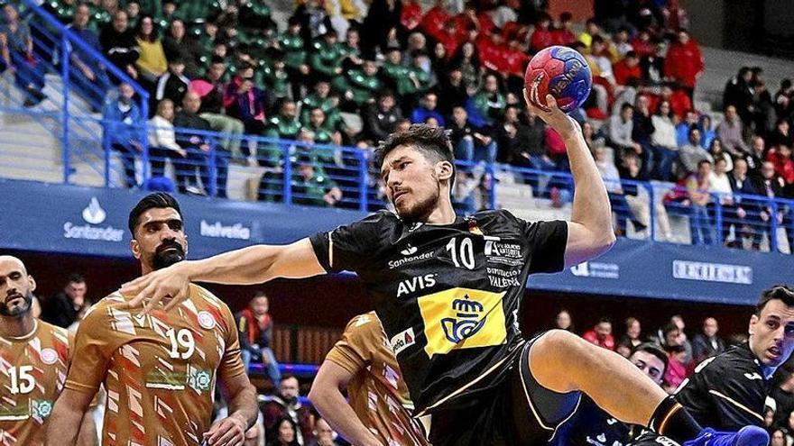 Álex Dujshebaev, ante Bahrein, en el reciente Torneo Internacional de Benidorm.