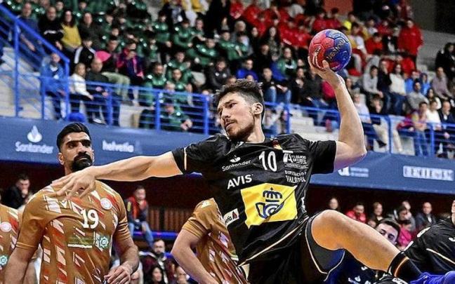 Álex Dujshebaev, ante Bahrein, en el reciente Torneo Internacional de Benidorm. Álex Dujshebaev, ante Bahrein, en el reciente Torneo Internacional de Benidorm.
