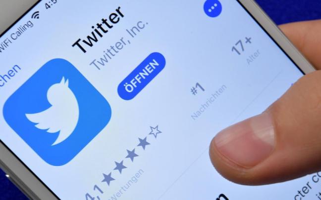 Twitter tiene ya al frente su letrero de "nueva administración" y la mano de Elon Musk se está notando.