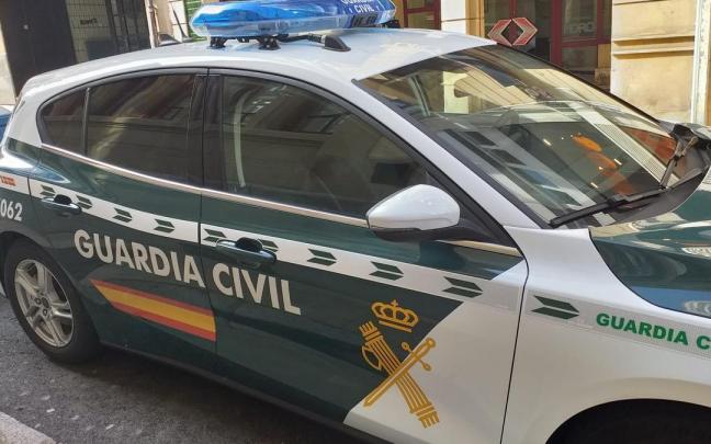 Vehículo de la Guardia Civil. Vehículo de la Guardia Civil.