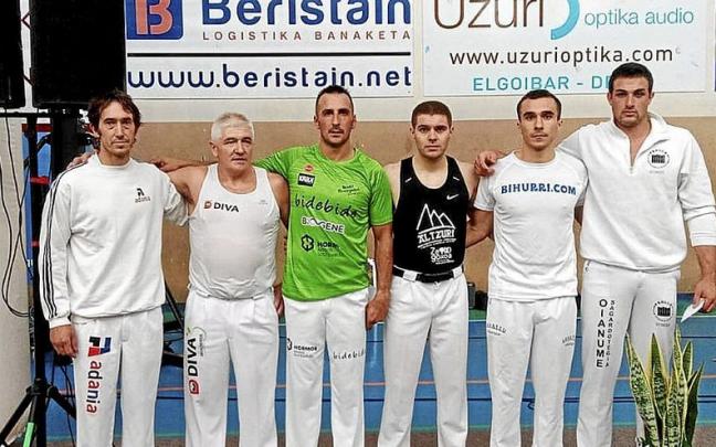 Los finalistas posan al terminar en Elgoibar. Los finalistas posan al terminar en Elgoibar.