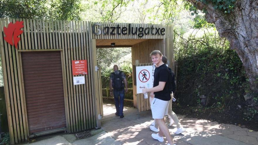 Imagen de la apertura del acceso al islote.