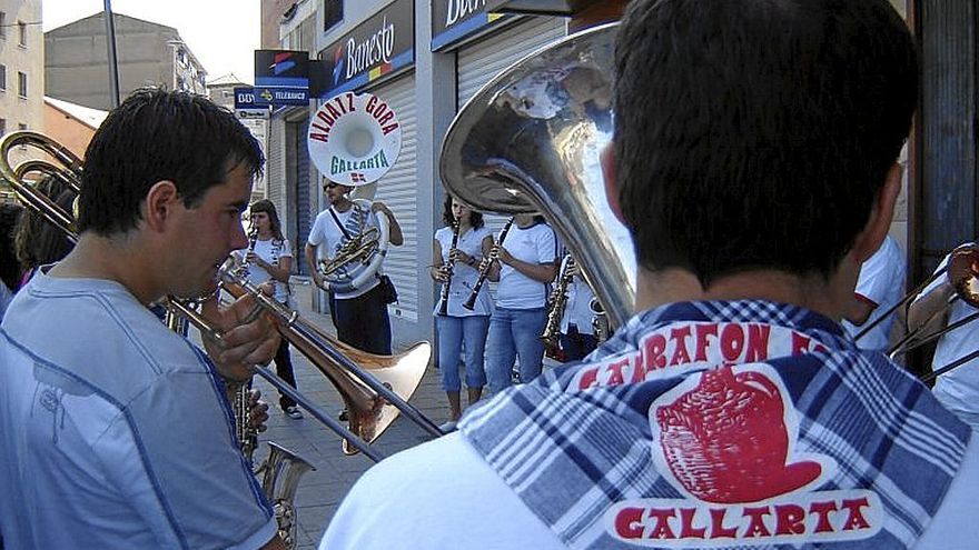 Aldatz Gora vuelve a llenar de música las calles de Gallarta.