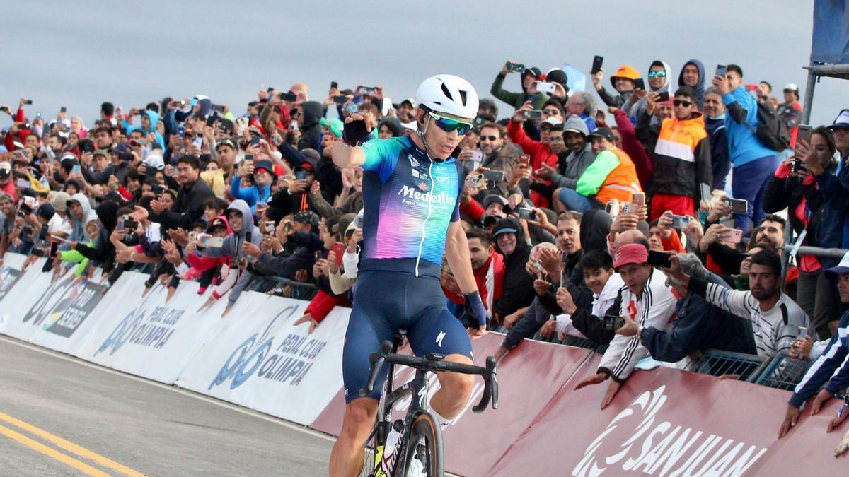 Miguel Ángel López triunfa en la etapa reina de la Vuelta a San Juan