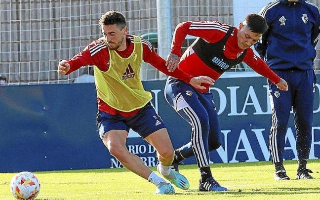 Kike Barja y Chimy Ávila, en un lance del entrenamiento. | FOTO: OSKAR MONTERO Kike Barja y Chimy Ávila, en un lance del entrenamiento. | FOTO: OSKAR MONTERO