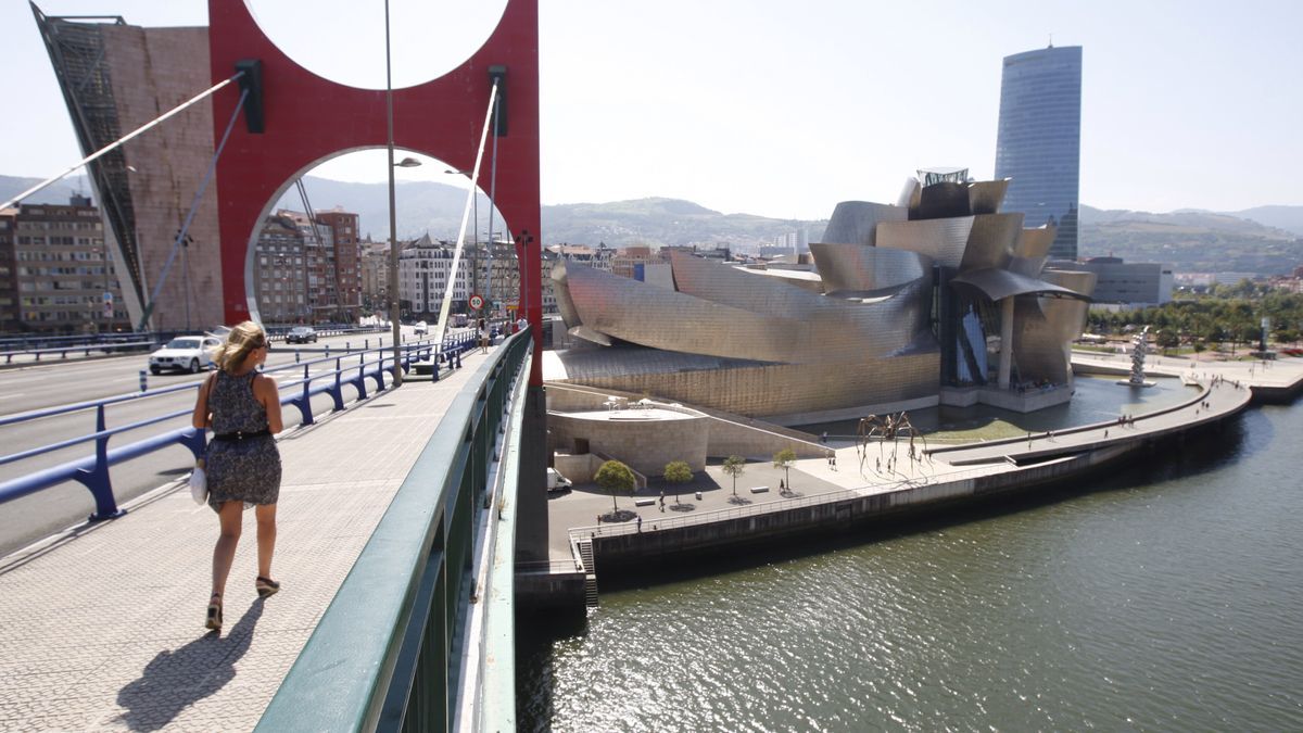 El Puente de La Salve, en Bilbao, tiene una altura de casi 25 metros