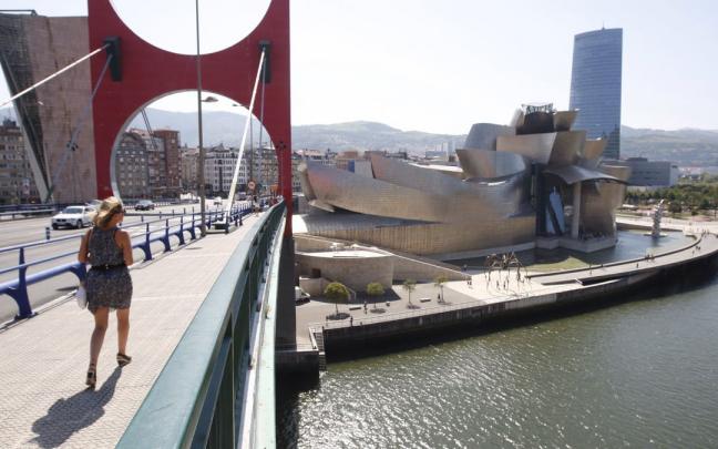 El Puente de La Salve, en Bilbao, tiene una altura de casi 25 metros