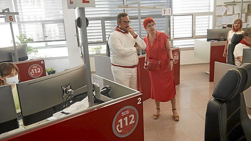 Visita del vicepresidente Remirez y la consejera Indurain al centro de SOS Navarra. |