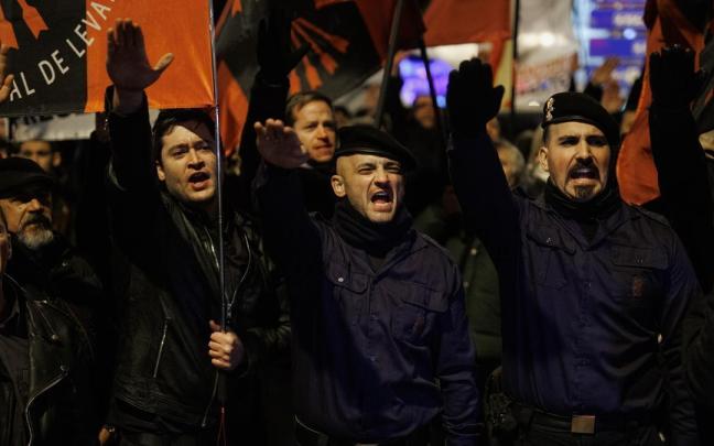 Falangistas en el acto celebrado el pasado noviembre para conmemorar la muerte de Primo de Rivera. Falangistas en el acto celebrado el pasado noviembre para conmemorar la muerte de Primo de Rivera.